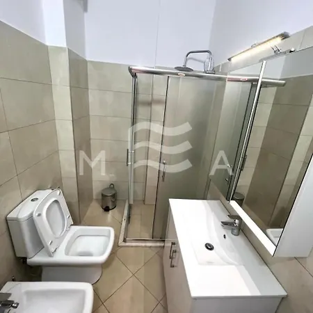 Spar 588 Inn Golem (Tirana)